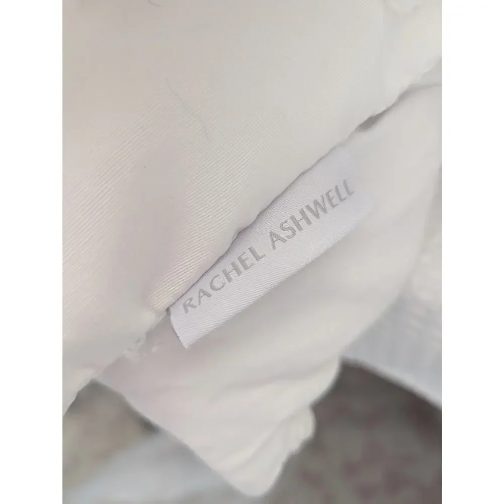 RACHEL ASHWELL! WHITE DOWN ALTERNATIVE COMFORTER W/POP CORN BALL DETAIL! FL/QN